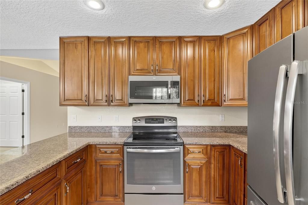 合同活跃: $448,000 (3 贝兹, 2 浴室, 1536 平方英尺)