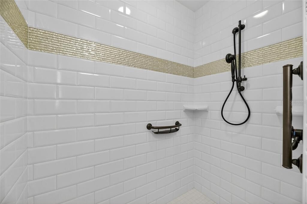 合同活跃: $448,000 (3 贝兹, 2 浴室, 1536 平方英尺)