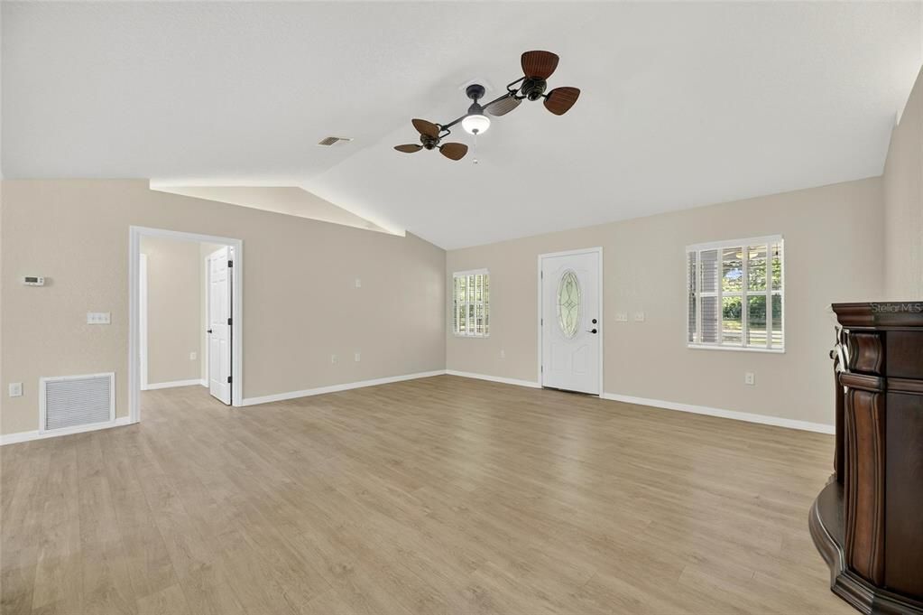 合同活跃: $448,000 (3 贝兹, 2 浴室, 1536 平方英尺)