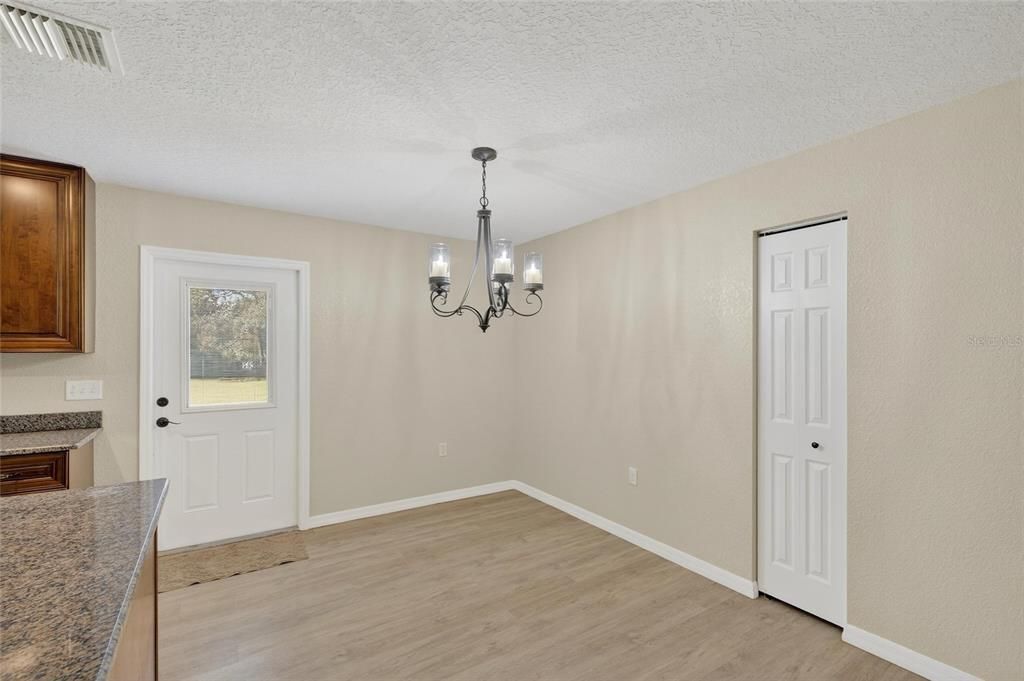 合同活跃: $448,000 (3 贝兹, 2 浴室, 1536 平方英尺)