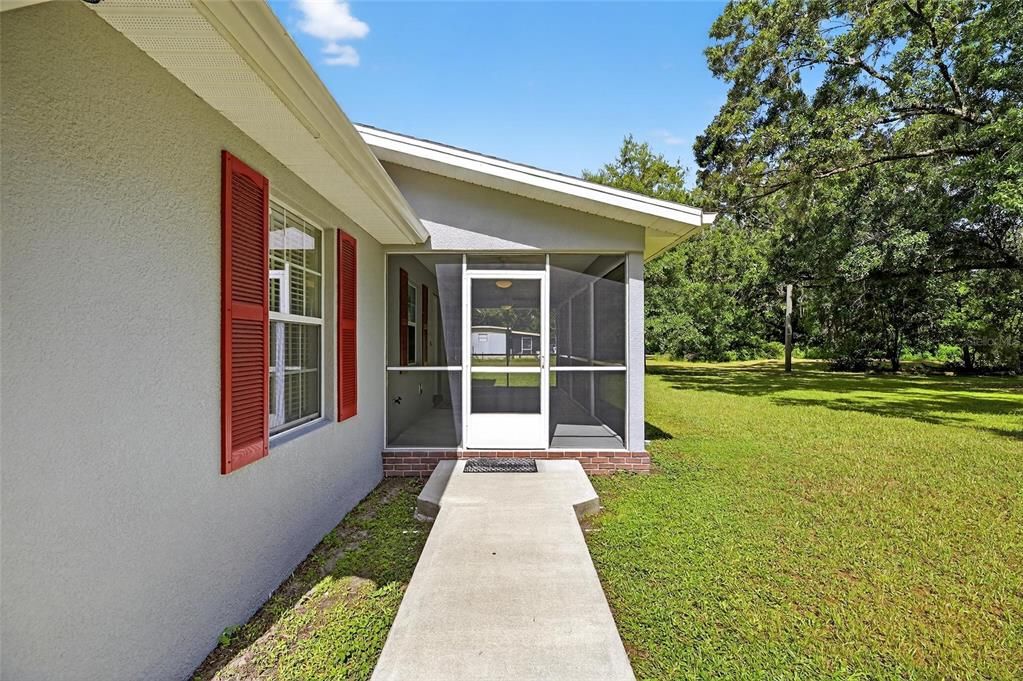 合同活跃: $448,000 (3 贝兹, 2 浴室, 1536 平方英尺)