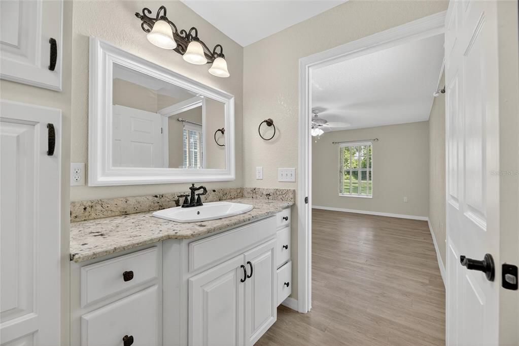 合同活跃: $448,000 (3 贝兹, 2 浴室, 1536 平方英尺)