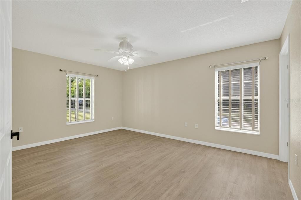 合同活跃: $448,000 (3 贝兹, 2 浴室, 1536 平方英尺)