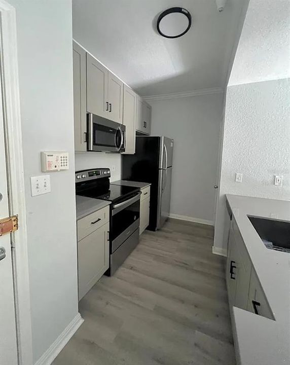 For Sale: $174,900 (1 beds, 1 baths, 562 Square Feet)