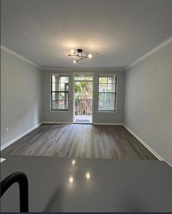 For Sale: $174,900 (1 beds, 1 baths, 562 Square Feet)