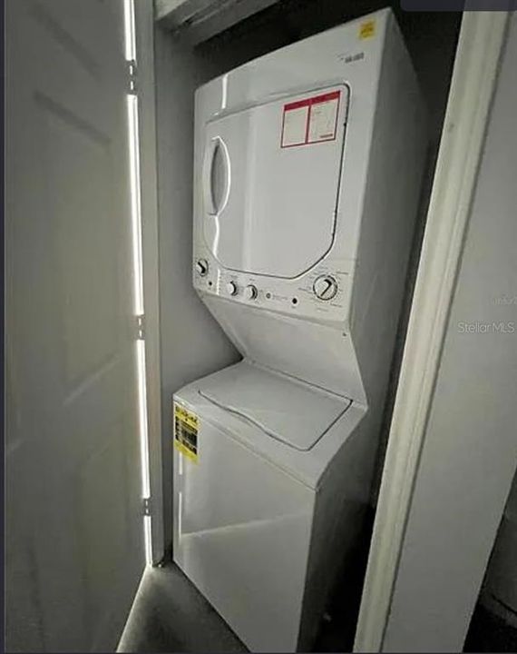 For Sale: $174,900 (1 beds, 1 baths, 562 Square Feet)