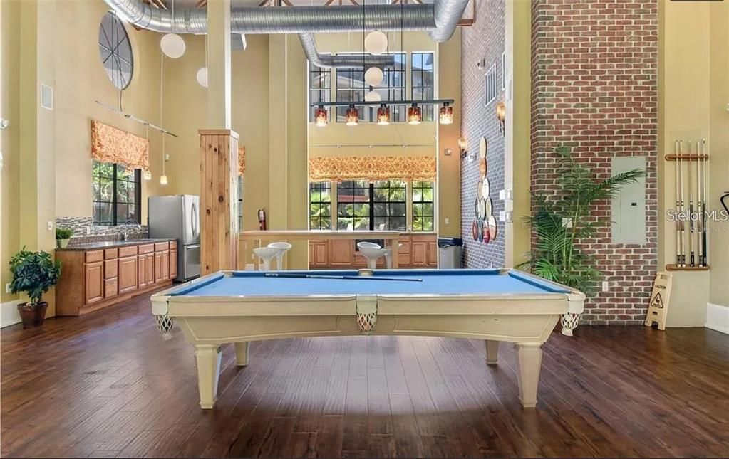 For Sale: $174,900 (1 beds, 1 baths, 562 Square Feet)