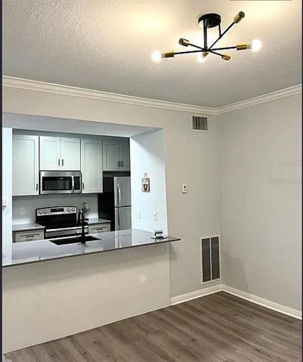 For Sale: $174,900 (1 beds, 1 baths, 562 Square Feet)