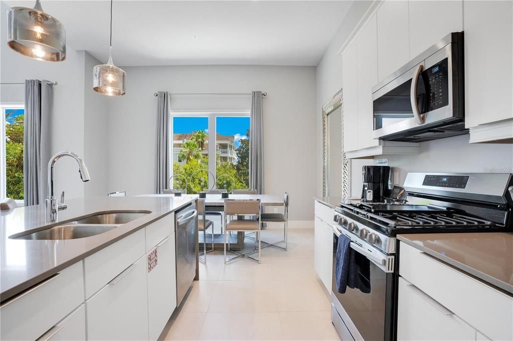 待售: $525,000 (5 贝兹, 4 浴室, 2630 平方英尺)