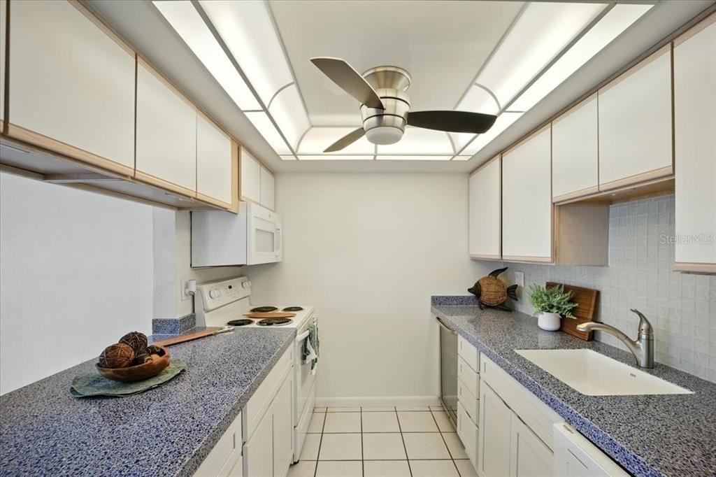 待售: $249,900 (2 贝兹, 2 浴室, 1184 平方英尺)