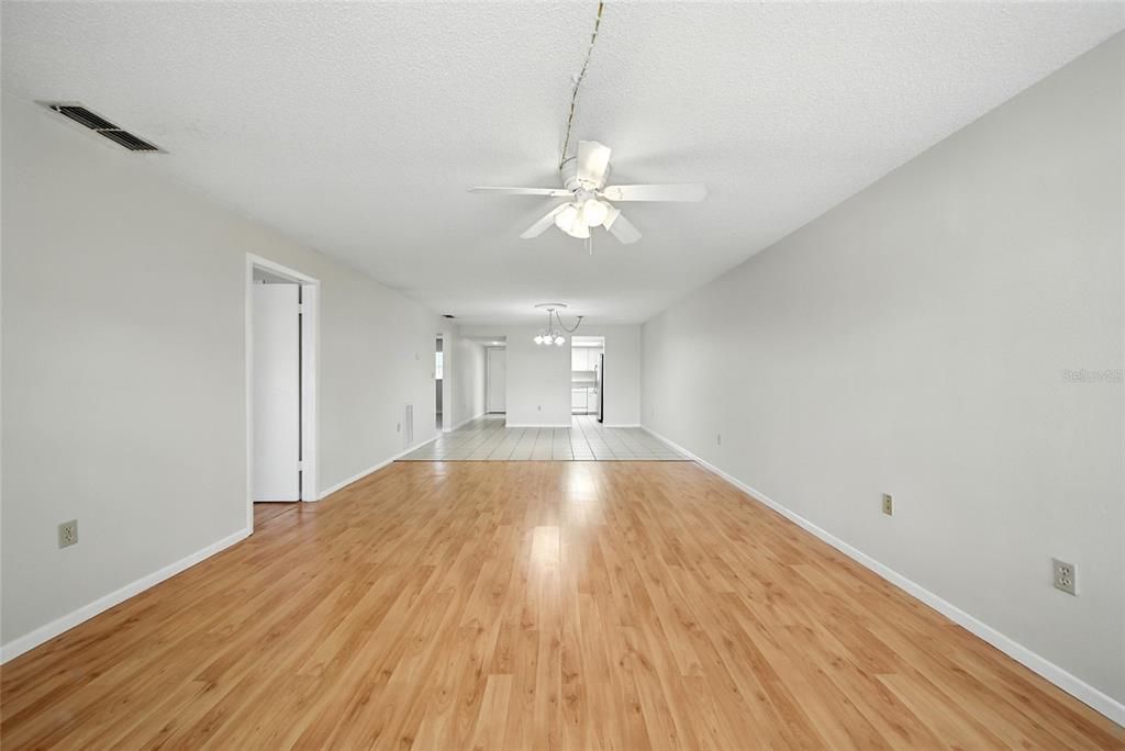 Activo con contrato: $155,000 (2 camas, 2 baños, 1150 Pies cuadrados)