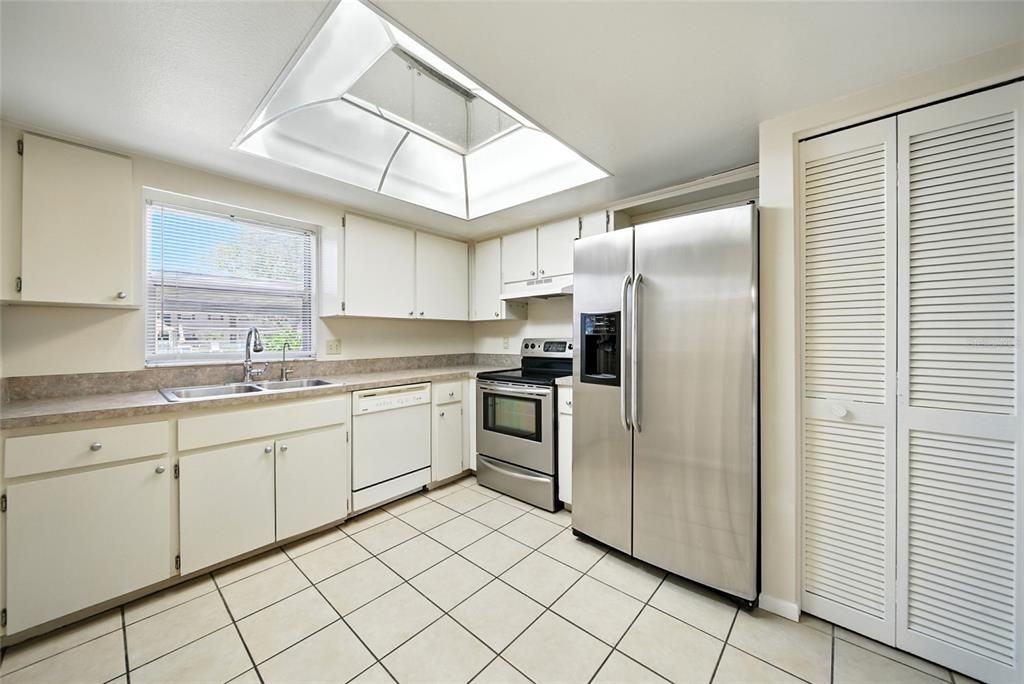 Activo con contrato: $155,000 (2 camas, 2 baños, 1150 Pies cuadrados)