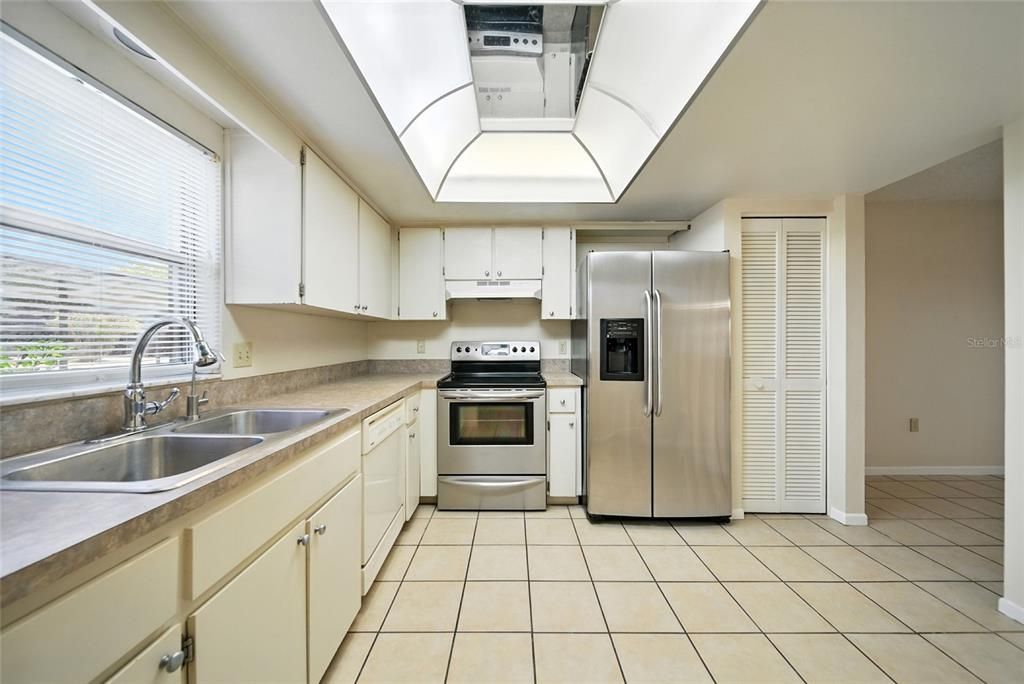 Activo con contrato: $155,000 (2 camas, 2 baños, 1150 Pies cuadrados)