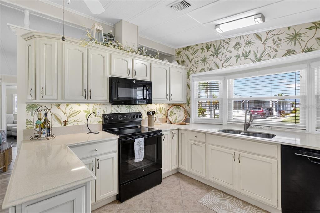 Active With Contract: $180,000 (2 beds, 2 baths, 1434 Square Feet)