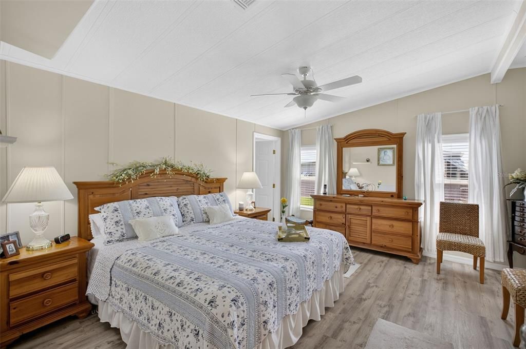 Active With Contract: $180,000 (2 beds, 2 baths, 1434 Square Feet)