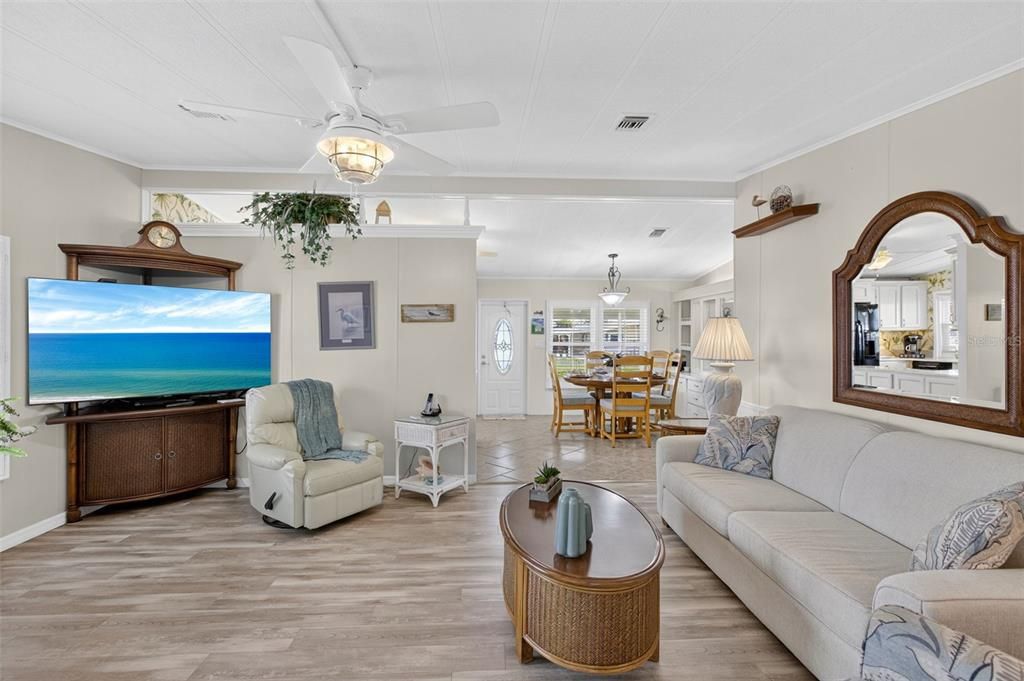 Active With Contract: $180,000 (2 beds, 2 baths, 1434 Square Feet)