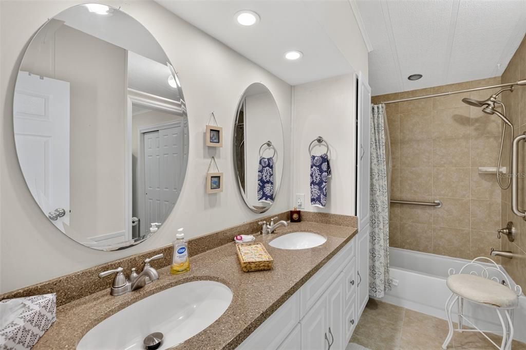 Active With Contract: $180,000 (2 beds, 2 baths, 1434 Square Feet)