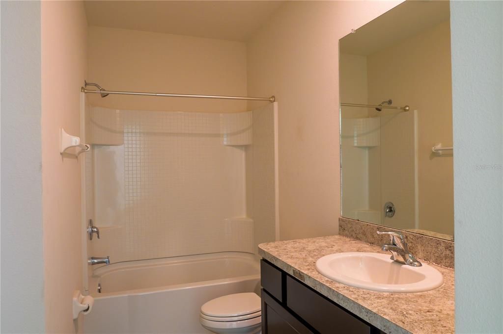 Activo con contrato: $317,000 (3 camas, 2 baños, 1707 Pies cuadrados)