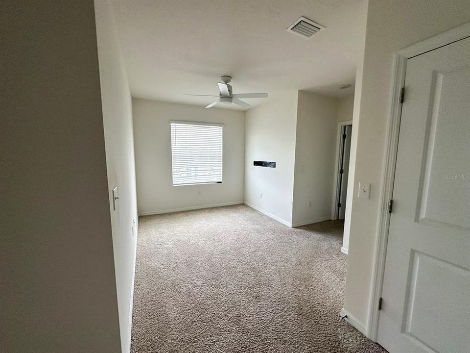 Activo con contrato: $317,000 (3 camas, 2 baños, 1707 Pies cuadrados)