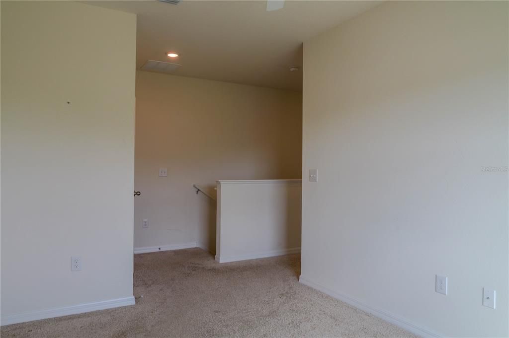 Activo con contrato: $317,000 (3 camas, 2 baños, 1707 Pies cuadrados)