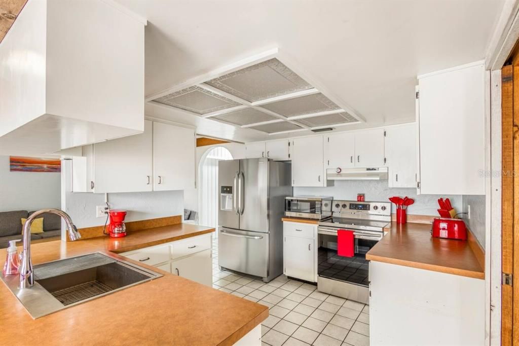 For Rent: $4,999 (4 beds, 2 baths, 2251 Square Feet)