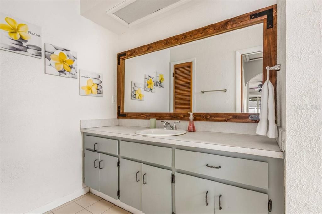 For Rent: $4,999 (4 beds, 2 baths, 2251 Square Feet)