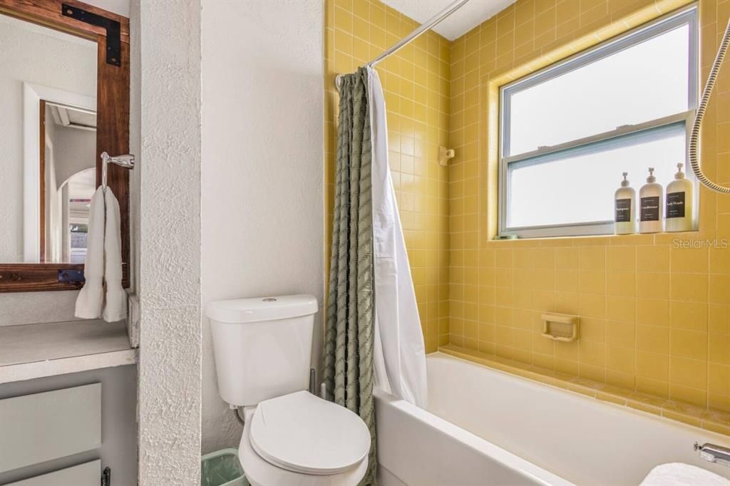 For Rent: $4,999 (4 beds, 2 baths, 2251 Square Feet)