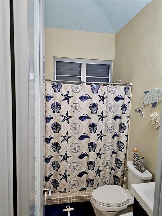 出租: $1,300 (2 贝兹, 1 浴室, 5219 平方英尺)