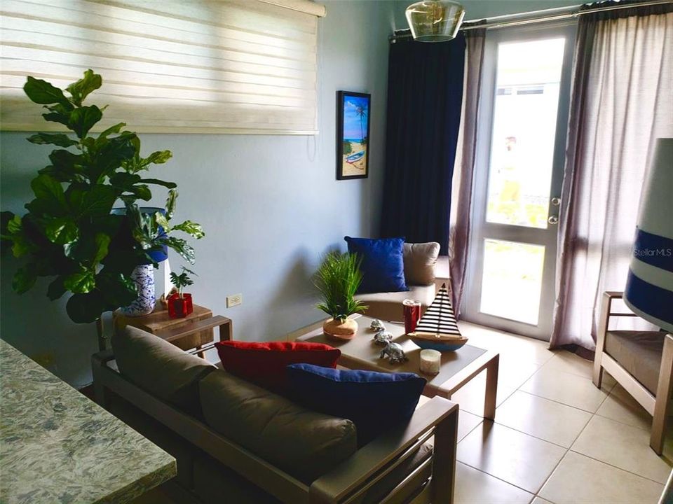 出租: $1,300 (2 贝兹, 1 浴室, 5219 平方英尺)