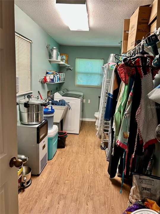 For Sale: $620,000 (3 beds, 2 baths, 2004 Square Feet)