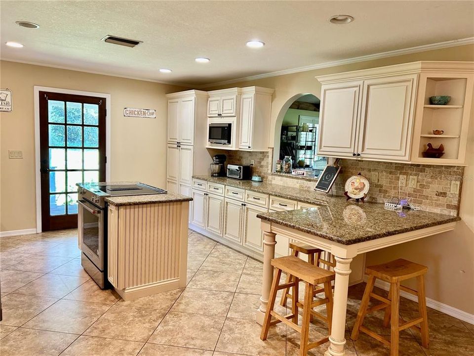 For Sale: $620,000 (3 beds, 2 baths, 2004 Square Feet)