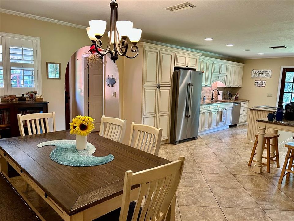 For Sale: $620,000 (3 beds, 2 baths, 2004 Square Feet)