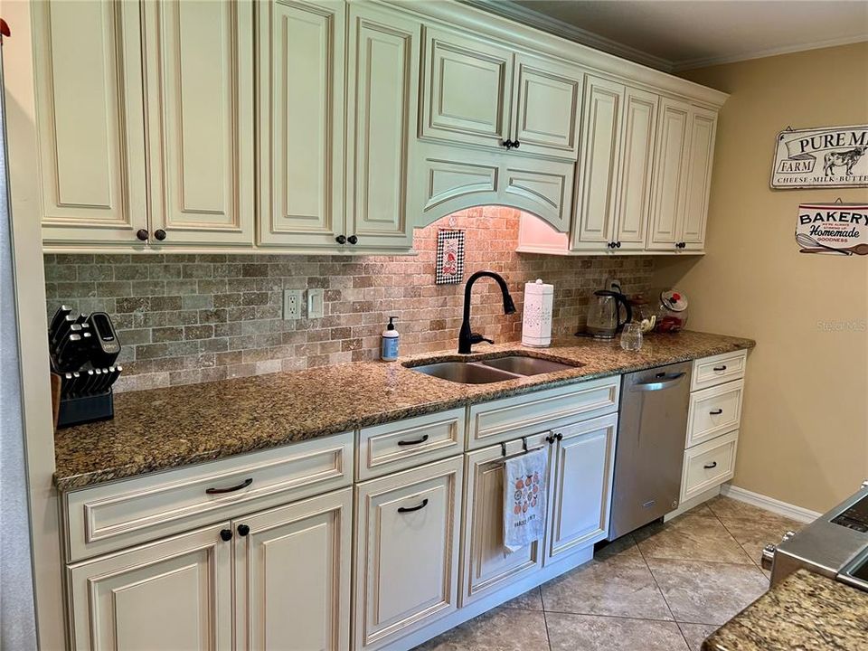 For Sale: $620,000 (3 beds, 2 baths, 2004 Square Feet)