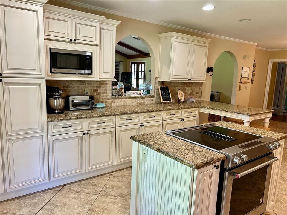 For Sale: $620,000 (3 beds, 2 baths, 2004 Square Feet)