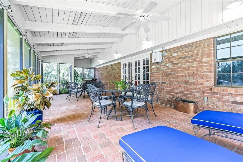 En Venta: $719,000 (4 camas, 3 baños, 2796 Pies cuadrados)