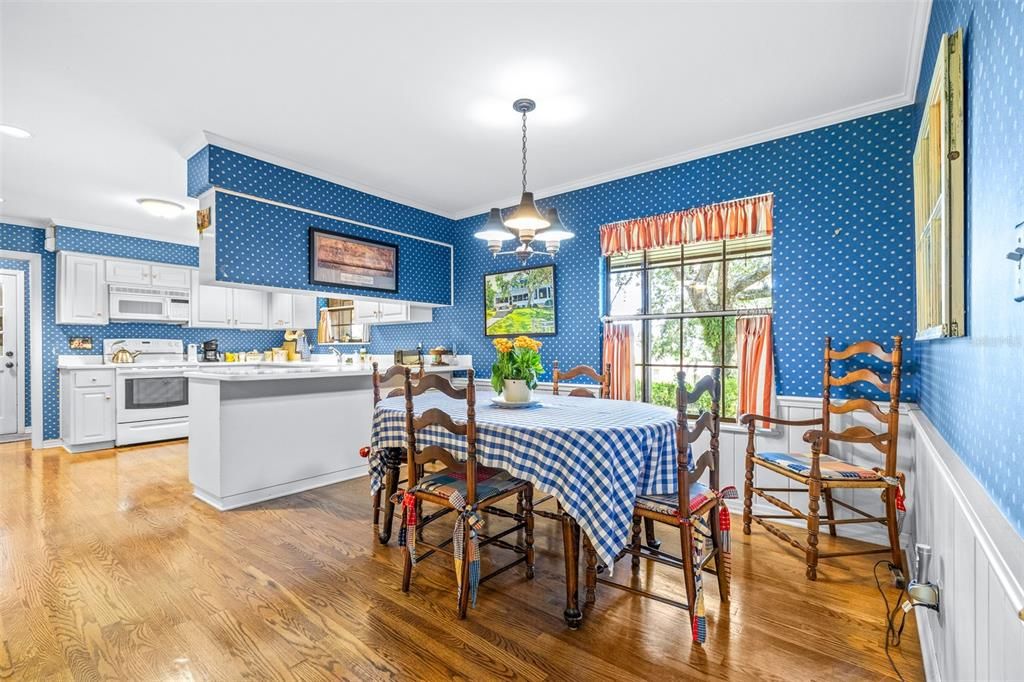 En Venta: $719,000 (4 camas, 3 baños, 2796 Pies cuadrados)