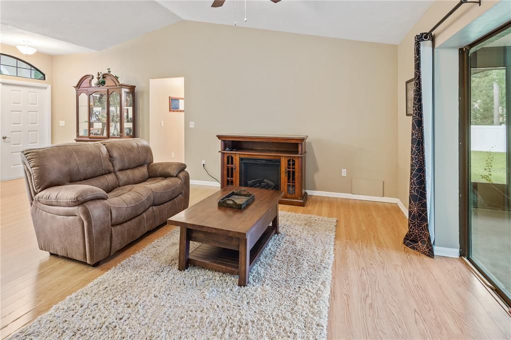 待售: $327,000 (3 贝兹, 2 浴室, 1773 平方英尺)