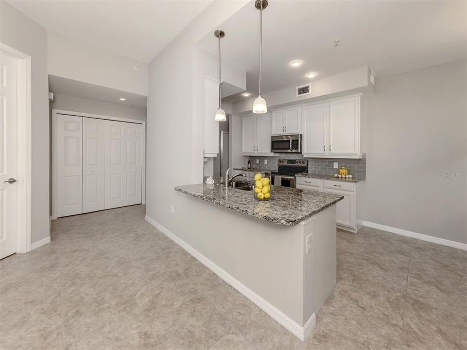 For Sale: $295,000 (2 beds, 2 baths, 1398 Square Feet)