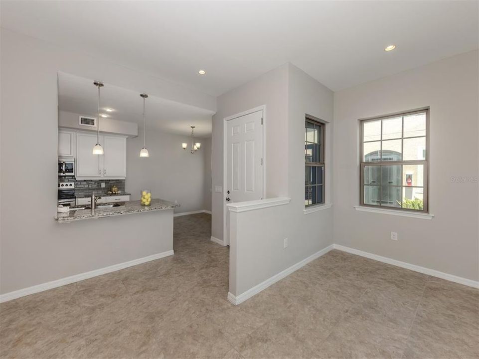 For Sale: $295,000 (2 beds, 2 baths, 1398 Square Feet)