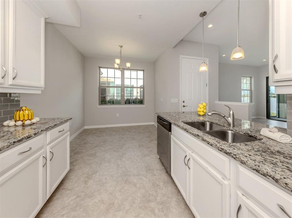 For Sale: $295,000 (2 beds, 2 baths, 1398 Square Feet)