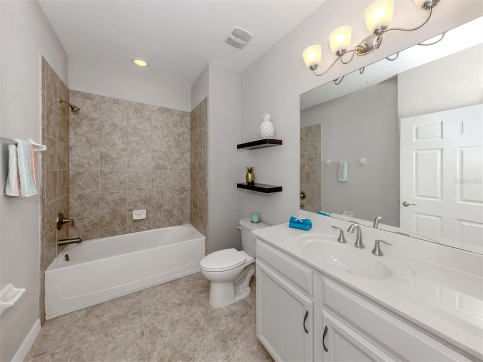 For Sale: $295,000 (2 beds, 2 baths, 1398 Square Feet)