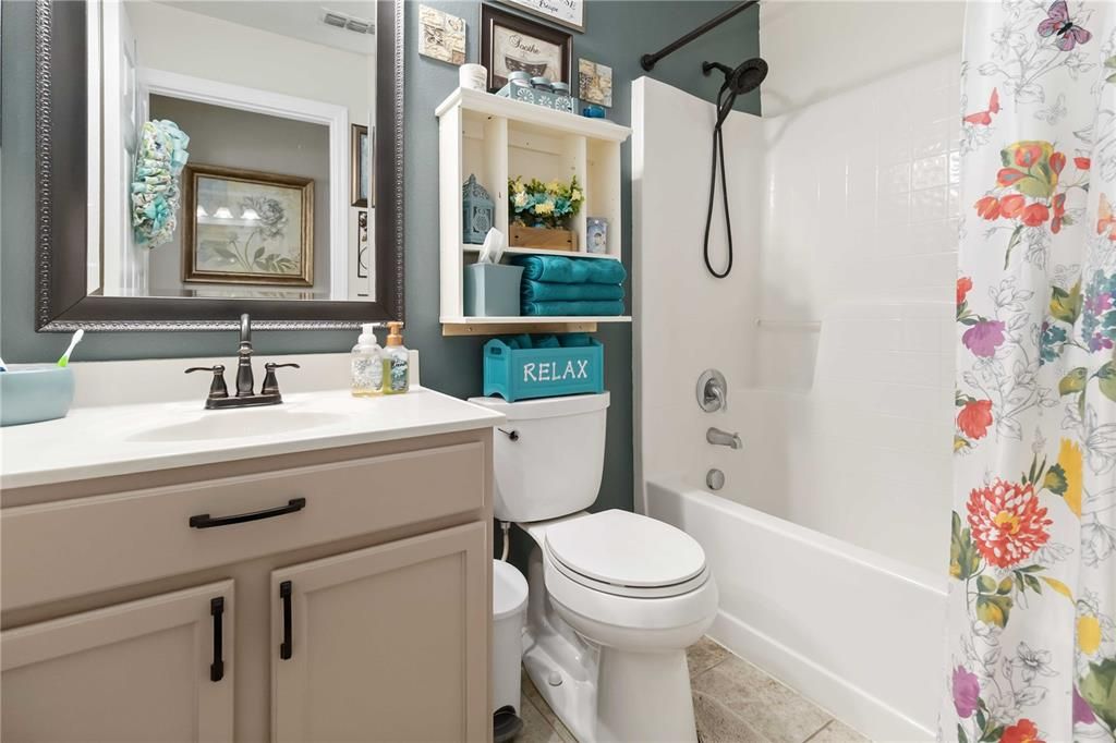 合同活跃: $349,000 (4 贝兹, 2 浴室, 1854 平方英尺)