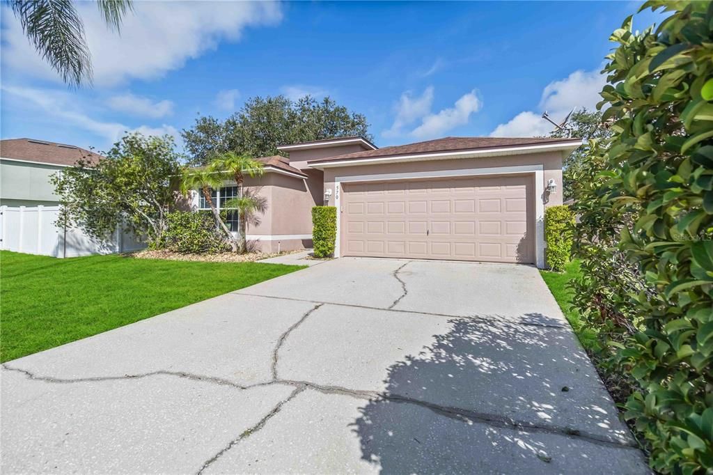 合同活跃: $349,000 (4 贝兹, 2 浴室, 1854 平方英尺)