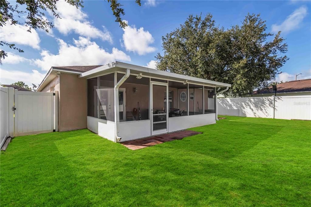 合同活跃: $349,000 (4 贝兹, 2 浴室, 1854 平方英尺)