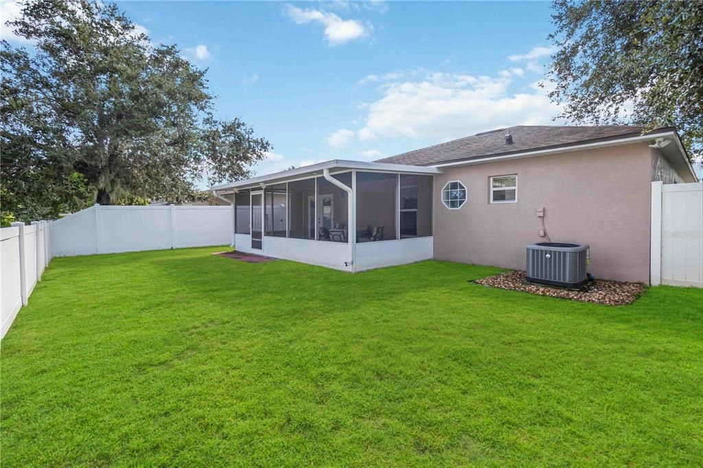 合同活跃: $349,000 (4 贝兹, 2 浴室, 1854 平方英尺)