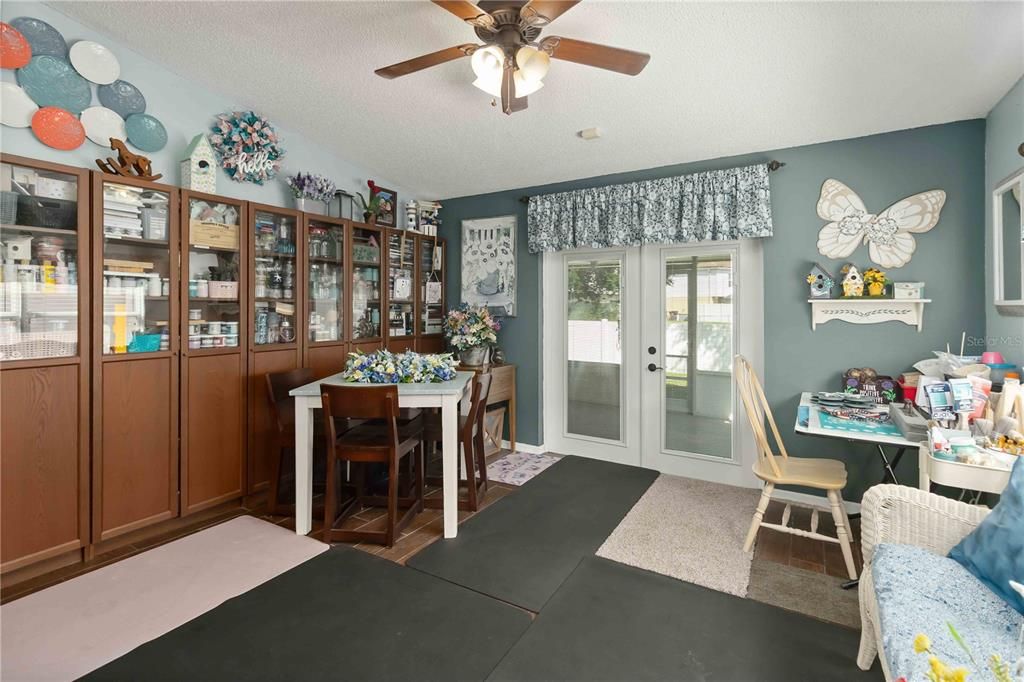 合同活跃: $349,000 (4 贝兹, 2 浴室, 1854 平方英尺)