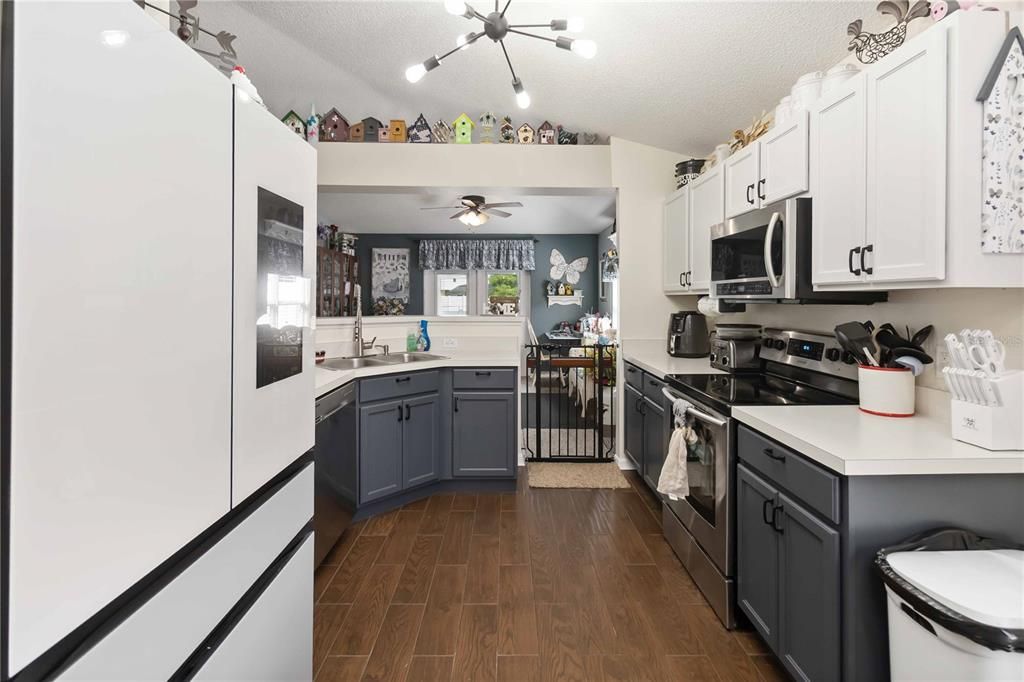 合同活跃: $349,000 (4 贝兹, 2 浴室, 1854 平方英尺)