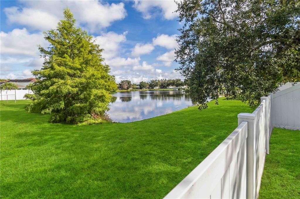 合同活跃: $349,000 (4 贝兹, 2 浴室, 1854 平方英尺)