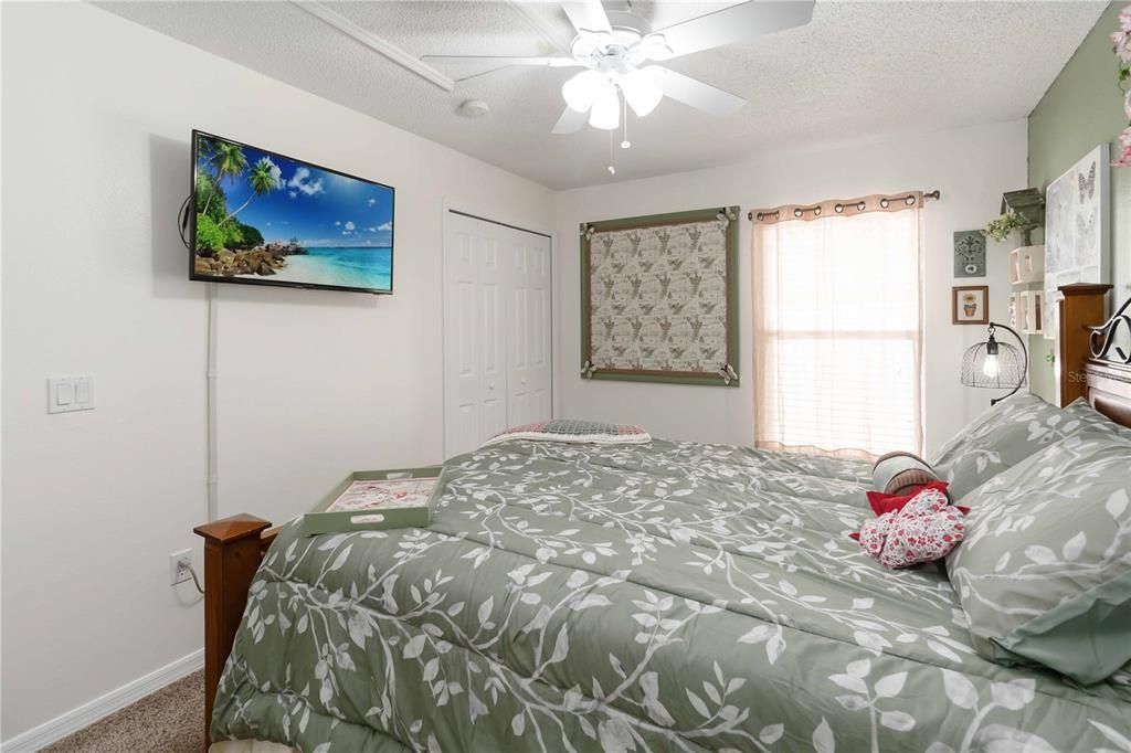 合同活跃: $349,000 (4 贝兹, 2 浴室, 1854 平方英尺)