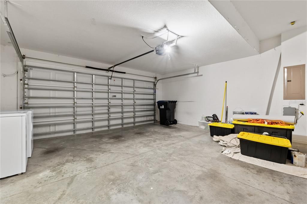 Active With Contract: $2,295 (4 beds, 2 baths, 2550 Square Feet)